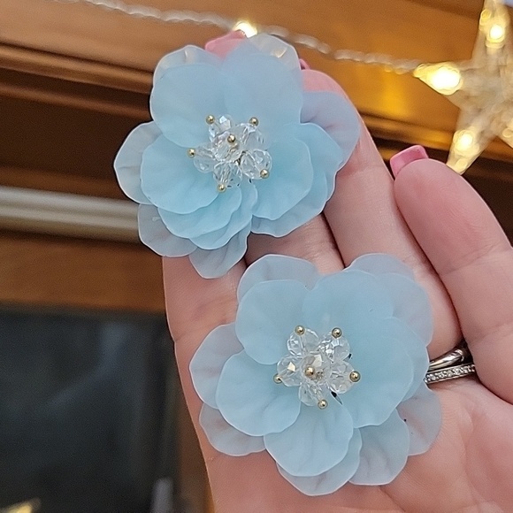 🔥LAST PAIR🔥 Sculptural Flower Statement Earrings - Picture 6 of 9